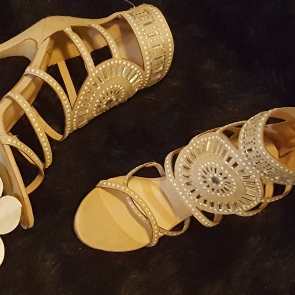 BEIGE CRYSTAL EMBELLISHED HIGH HEELS - Picture 3 of 6